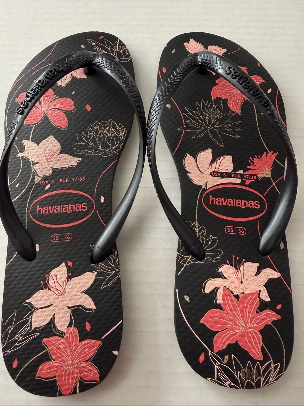 Havaianas Flip Flops Black With Floral Footbed Women’s Sandals Size 6 NWOB - Picture 4 of 5